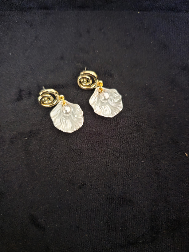 گوشواره صدفی و مرواریدی و استیل