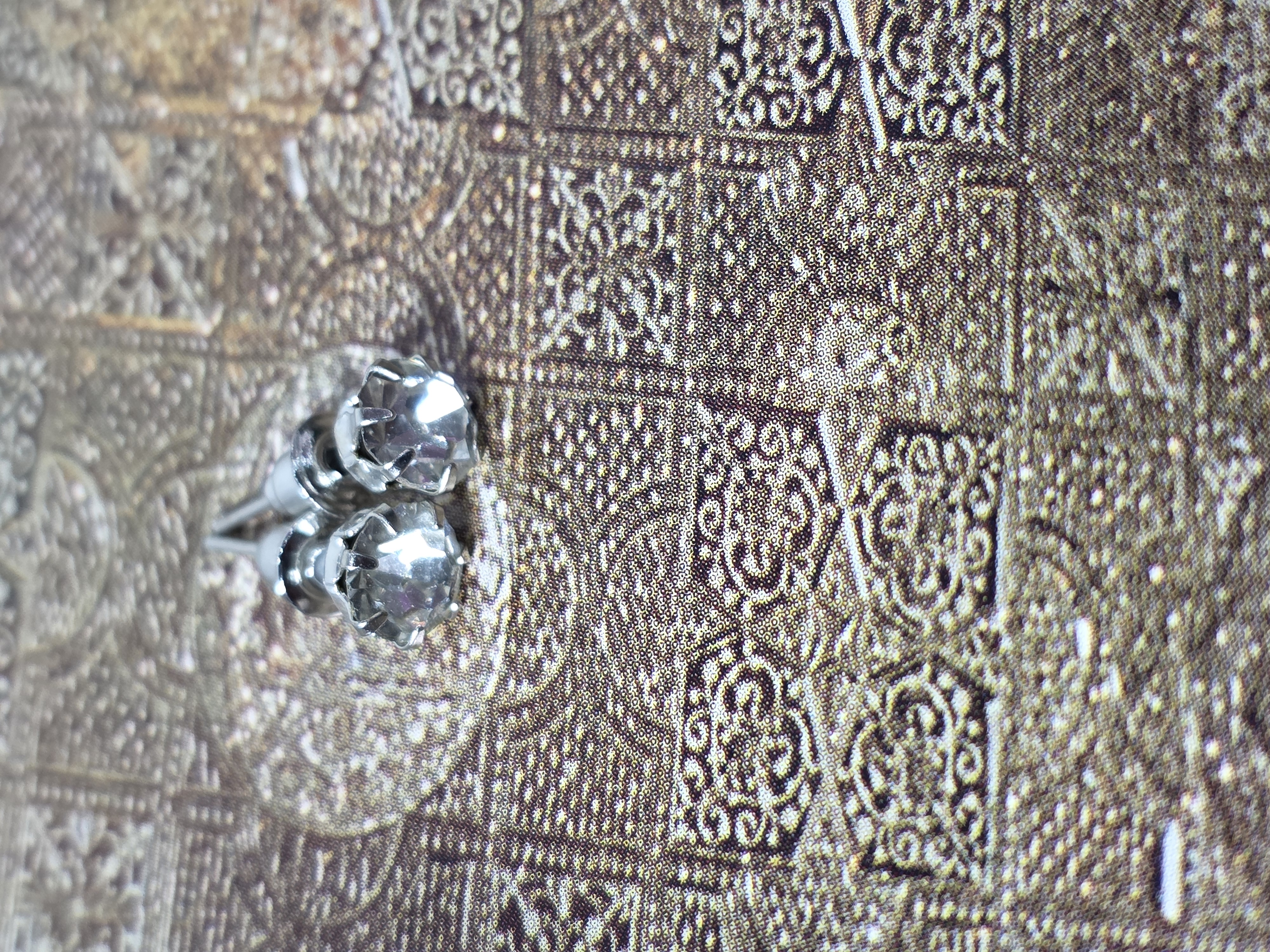 گوشواره نگین دار میخی