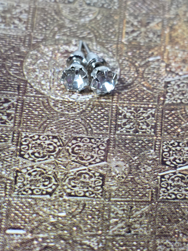 گوشواره نگین دار میخی