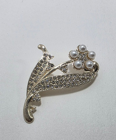 گل سینه یا سنجاق سینه نگین دار