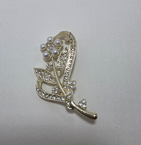 گل سینه یا سنجاق سینه نگین دار