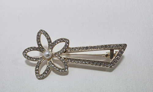 گل سینه یا سنجاق سینه نگین دار