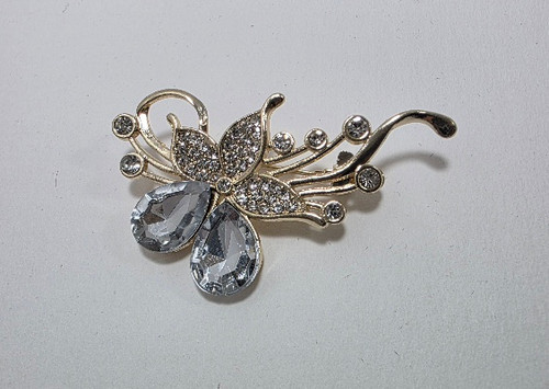 گل سینه یا سنجاق سینه نگین دار