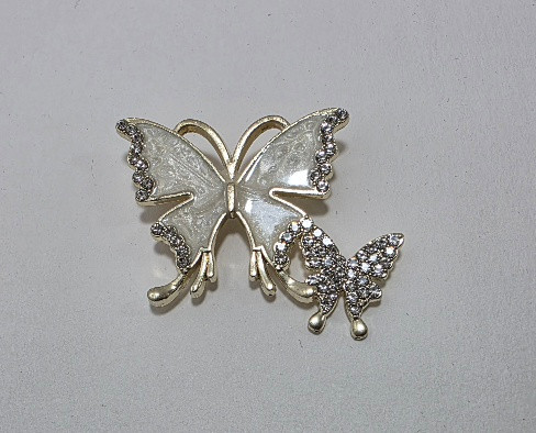 گل سینه یا سنجاق سینه نگین دار مدل پروانه 🦋