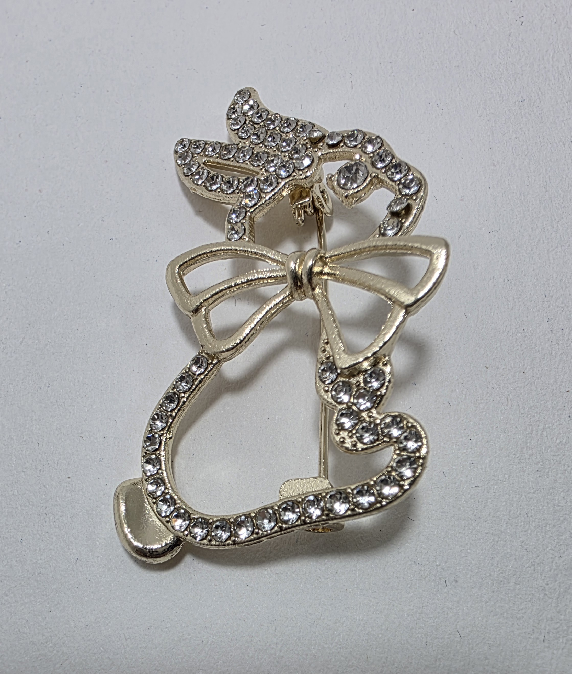 خرید گل سینه نگین دار مدل خرگوشی | قیمت مناسب | کیان مد